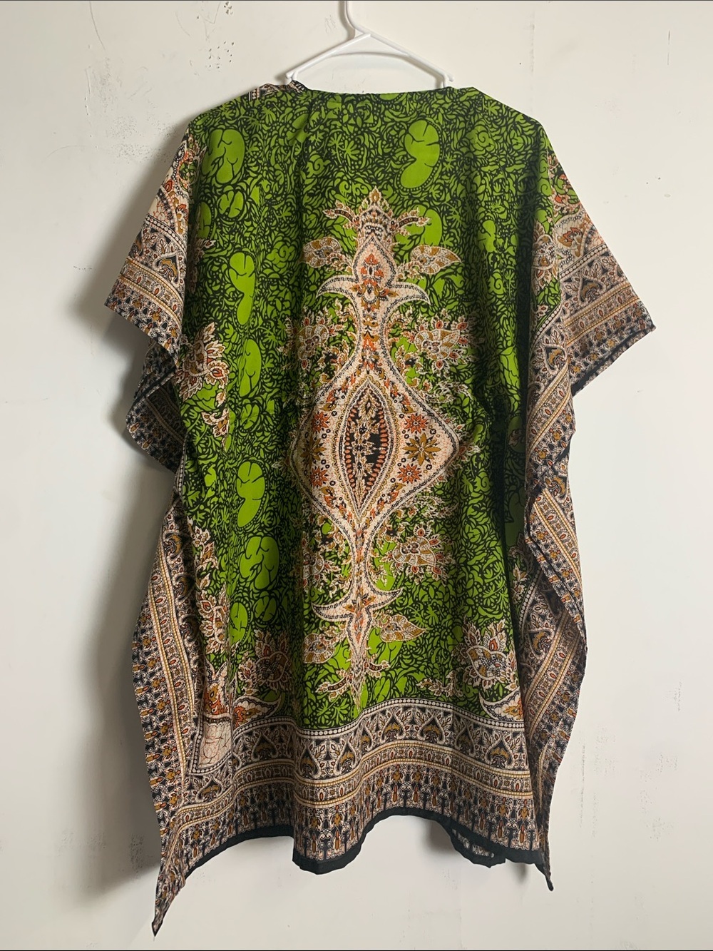ASHA Vibrant Green Paisley V-Neck Tunic Top - Picture 3 of 4